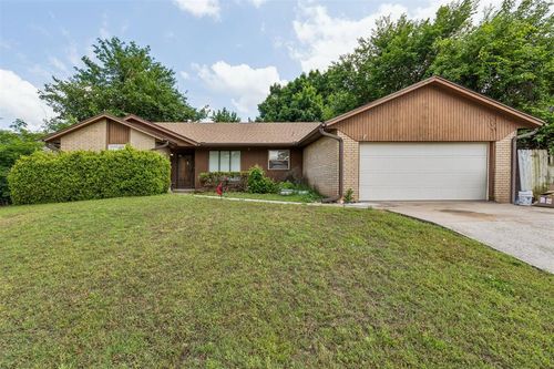 9712 Willow Wind Dr, Midwest City, OK, 73130-6444 | Card Image