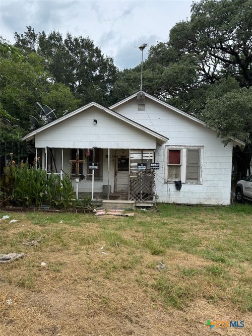 603 Davis Ave, Yoakum, TX, 77995-3503 | Card Image