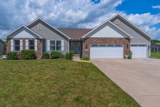 1619 W Meadowlark Dr, Home with 3 bedrooms, 3 bathrooms and null parking in Pontiac IL | Image 46