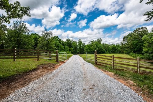 809 Mount Zion Rd, Decaturville, TN, 38329-5005 | Card Image