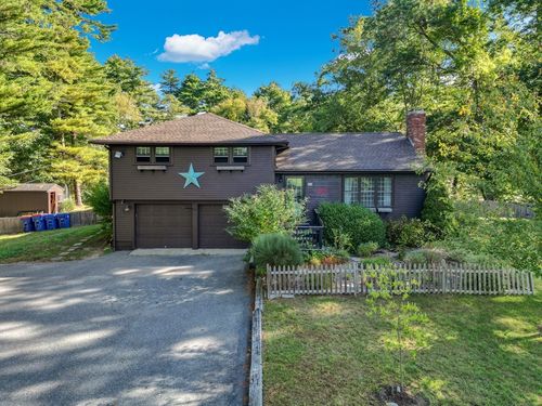 86 Pine St, Rochester, MA, 02770-1607 | Card Image