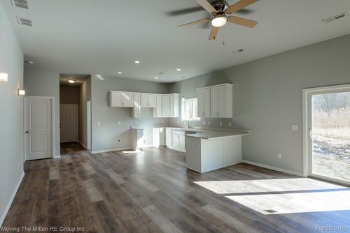 43001 Willow Rd, New Boston, MI, 48164-9685 | Card Image