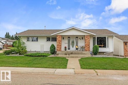 83 Galloway Dr, Sherwood Park, AB, T8A2M7 | Card Image