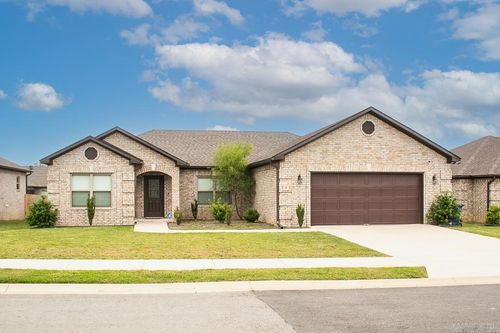 19 Aberdeen Dr, Cabot, AR, 72023-9808 | Card Image