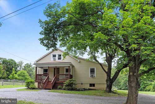 8393 Paw Paw Rd, PAW PAW, WV, 25434-8704 | Card Image