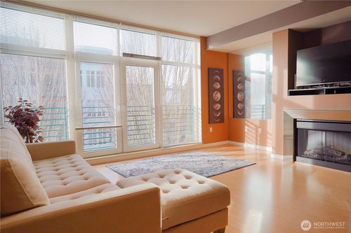 apt-207-17 W Mercer St, Seattle, WA, 98119-5910 | Card Image