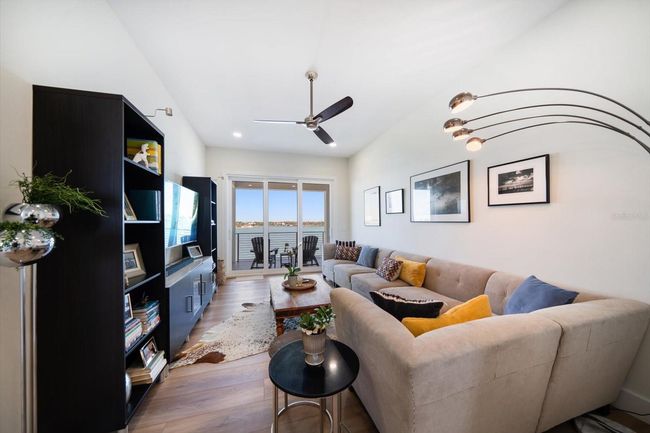 Family/Bonus/TV room upstairs with balcony on the bay | Image 36