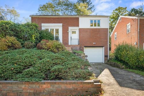 39 Seneca Dr, Mt. Lebanon, PA, 15228-1026 | Card Image