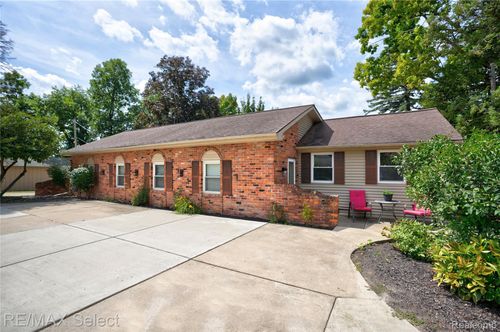 16172 Crest Dr, Linden, MI, 48451-8718 | Card Image