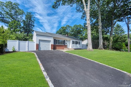 31 Foxwood Dr E, Huntingtn Sta, NY, 11746-2128 | Card Image