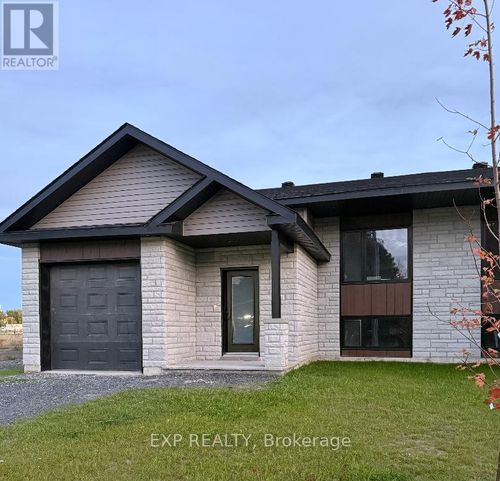 24 S Beech St, South Glengarry, ON, K0C1N0 | Card Image