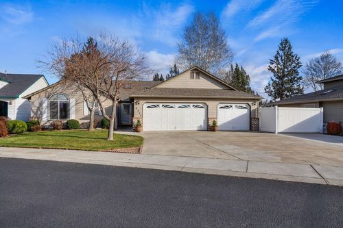 4218 Sw Tommy Armour Ln, Redmond, OR, 97756-9133 | Card Image