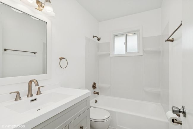 317 Park Ave, Home with 4 bedrooms, 2 bathrooms and 4 parking in Antioch IL | Image 8
