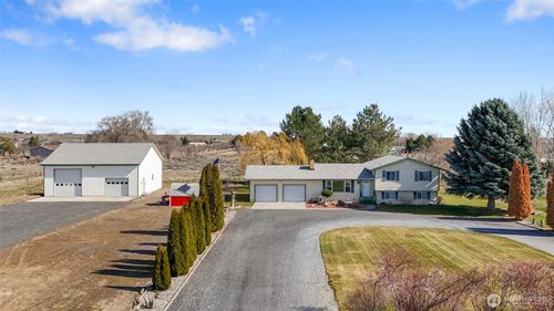 6919 Road D.5 Ne, Moses Lake, WA, 98837-8926 | Card Image