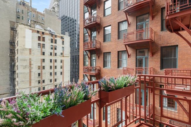 APT-807 - 208 W Washington St, Condo with 2 bedrooms, 2 bathrooms and null parking in CHICAGO IL | Image 4