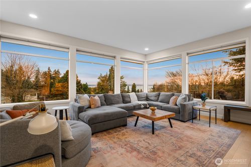 19209 Olympic View Dr, Edmonds, WA, 98020-2560 | Card Image