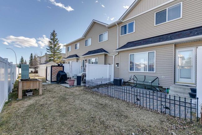 23 Chaparral Ridge Terr Se, Townhouse with 3 bedrooms, 3 bathrooms and 2 parking in Calgary AB | Image 35