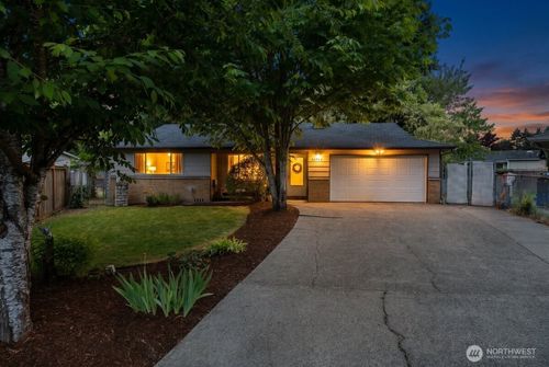 16954 Se 255th Pl, Covington, WA, 98042-5237 | Card Image