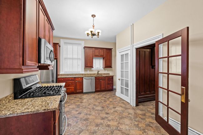 61 Russell St E, House other with 5 bedrooms, 2 bathrooms and 6 parking in Smiths Falls ON | Image 7