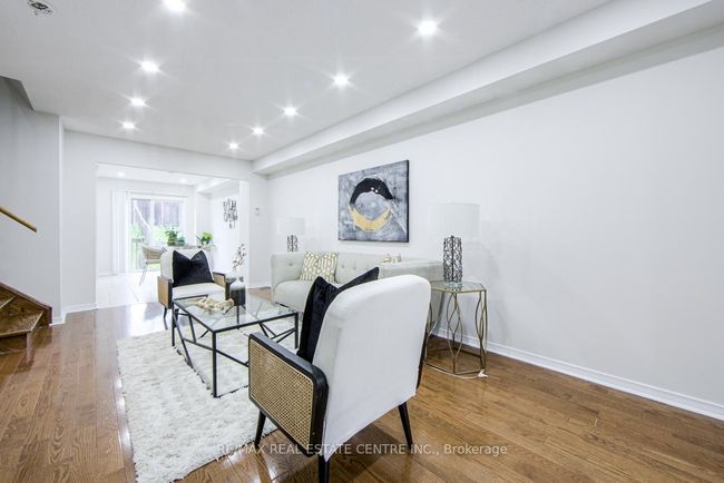 359 Bussel Cres, House attached with 3 bedrooms, 3 bathrooms and 1 parking in Milton ON | Image 6