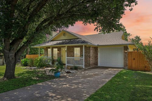 94 Louise St, Elgin, TX, 78621-1240 | Card Image