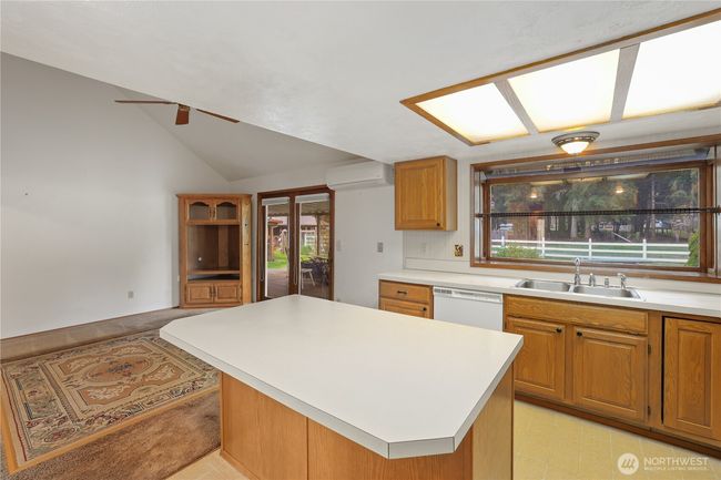 141 E Deer Creek Rd, House other with 3 bedrooms, 4 bathrooms and 12 parking in Shelton WA | Image 11