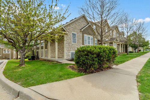 11171 S Woodsonia Dr, Olathe, KS, 66061-7566 | Card Image
