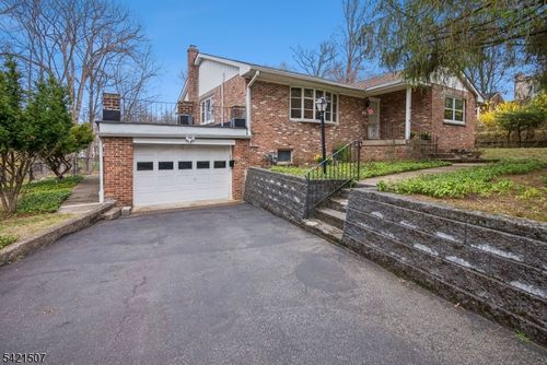 54 Briarhill Rd, Cedar Grove, NJ, 07009-1904 | Card Image