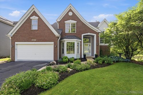 1S011 Shannon Sq, Geneva, IL, 60134-4869 | Card Image