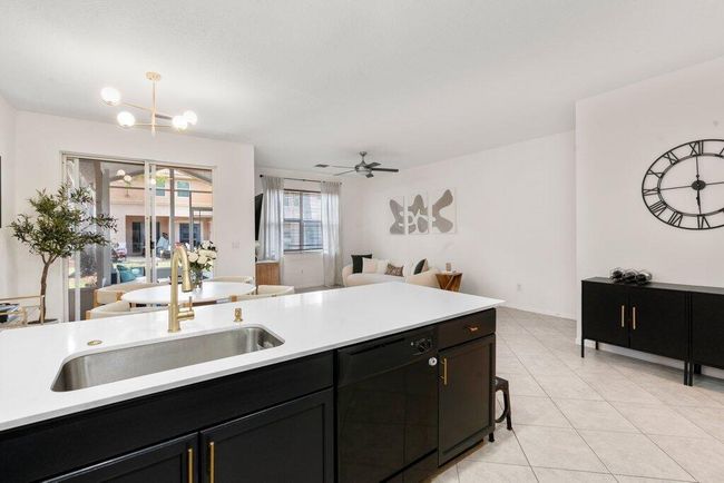 453 Rainbow Springs Ter, Townhouse with 3 bedrooms, 3 bathrooms and null parking in Royal Palm Beach FL | Image 5