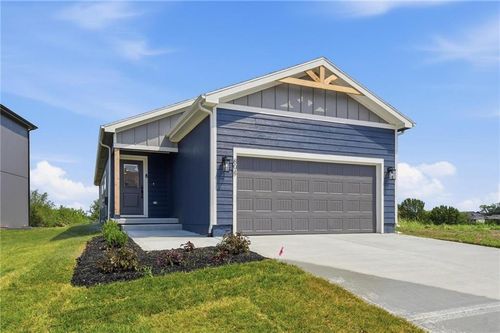 804 Glenn Cir, Raymore, MO, 64083-5601 | Card Image