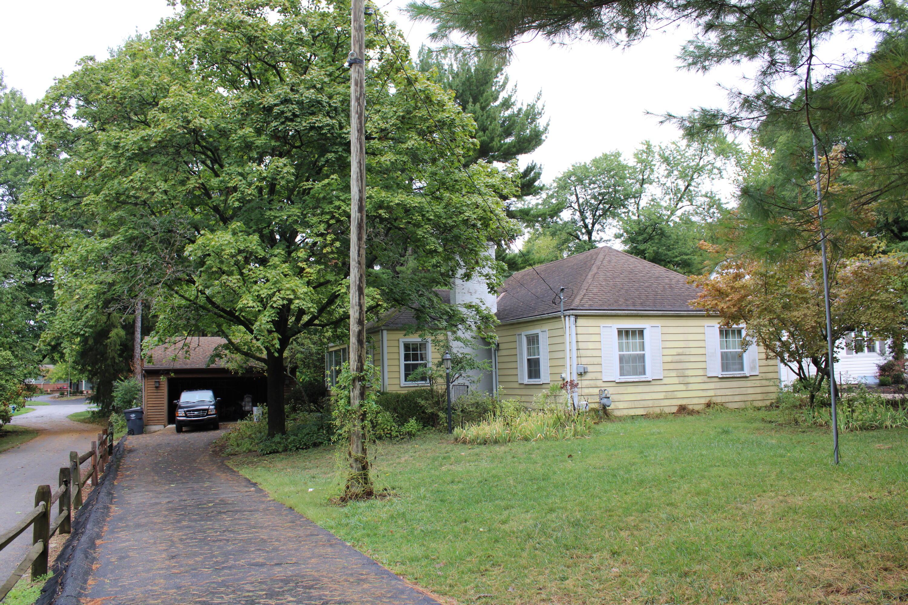 South St, Worthington, OH 43085
