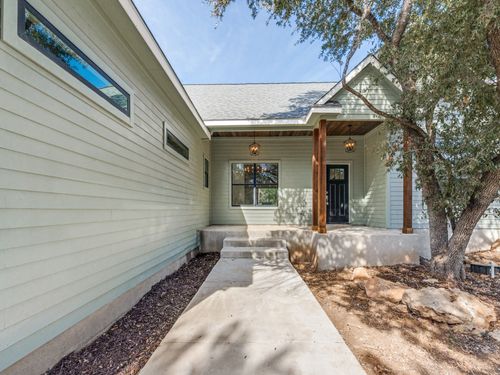4 Senisa St, Wimberley, TX, 78676-1900 | Card Image