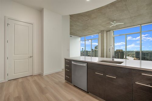 2106-2728 Mckinnon Street, Dallas, TX, 75201 | Card Image