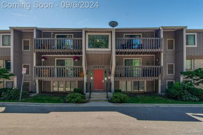 704 - 29870 W 12 Mile Road, Condo with 2 bedrooms, 2 bathrooms and null parking in Farmington Hills MI | Image 1