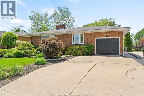 140 Victoria St S, Amherstburg, ON, N9V2K3 | Card Image