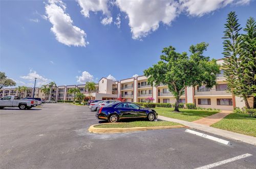 9633 N Belfort Cir, Tamarac, FL, 33321-1842 | Card Image