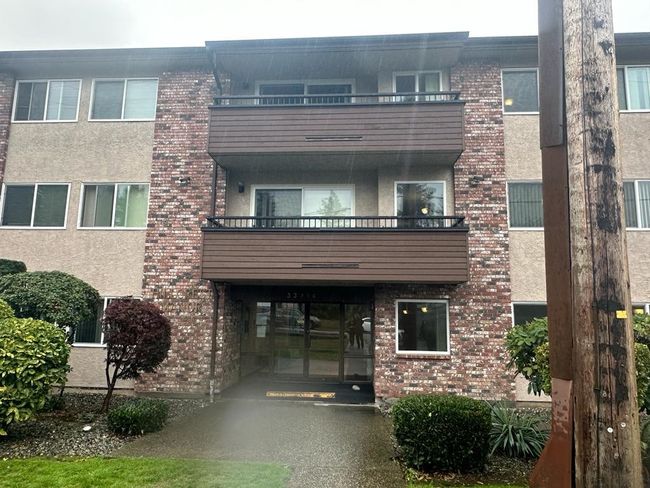 303 - 33956 Essendene Avenue, Condo with 1 bedrooms, 1 bathrooms and 1 parking in Abbotsford BC | Image 1