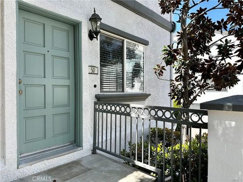 50-9301 Shirley Dr, Canoga Park, CA, 91304-1040 | Card Image