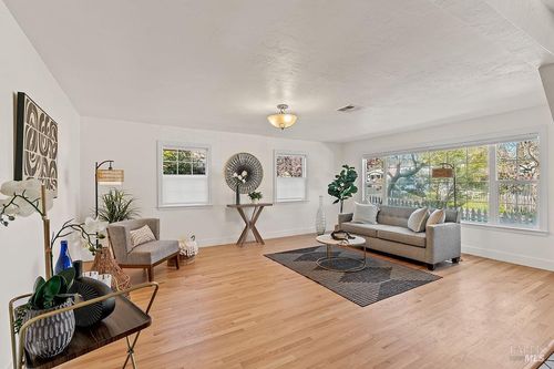 201 Triplett Dr, Cloverdale, CA, 95425-3359 | Card Image