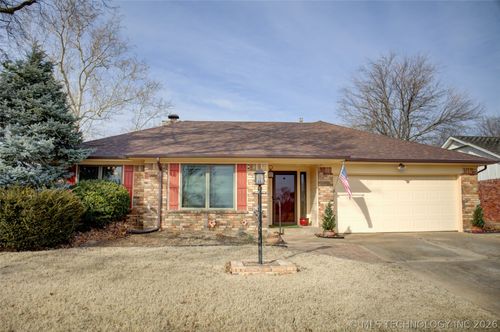 7249 E 57th St, Tulsa, OK, 74145-8608 | Card Image