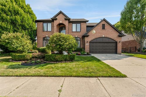 22344 Woodlake Dr, Macomb, MI, 48044-3053 | Card Image