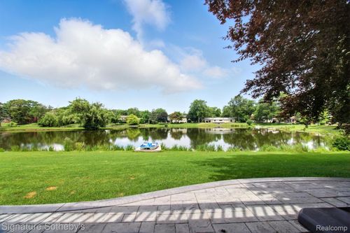 5840 Sutters Ln, Bloomfield Hills, MI, 48301-1062 | Card Image