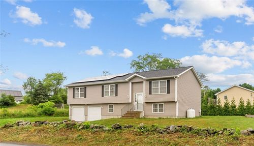 11 Eric Ct, Portsmouth, RI, 02871-1440 | Card Image