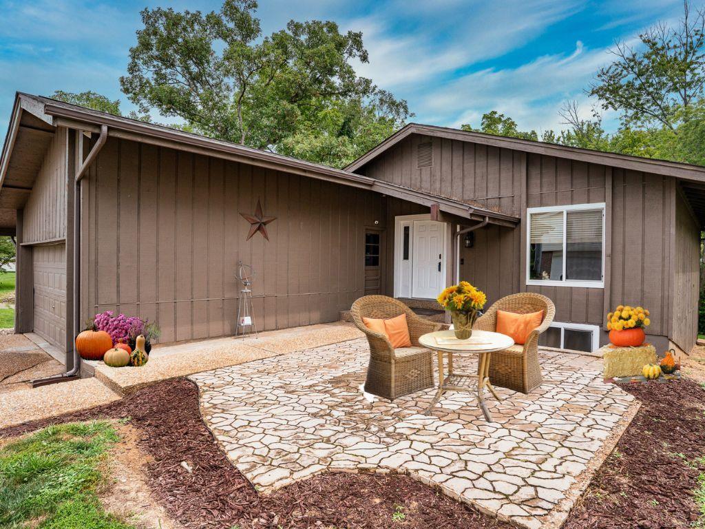 Sandstone Ter, Lake Saint Louis, MO 63367