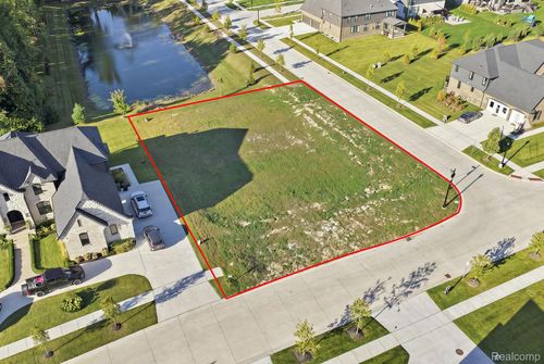 11807 Encore Dr, Utica, MI, 48315-2332 | Card Image