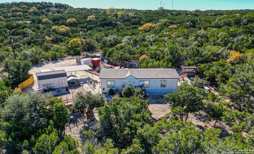 889 24th St E, Lakehills, TX, 78063-7410 | Card Image