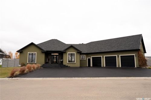 15 Broadway St, Redvers, SK, S0C2H0 | Card Image