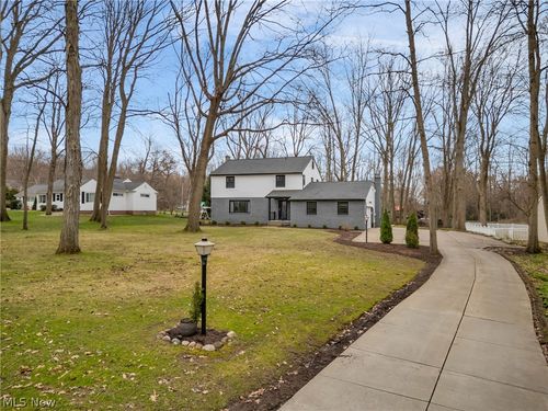 2820 Fort Island Dr, Fairlawn, OH, 44333-3551 | Card Image
