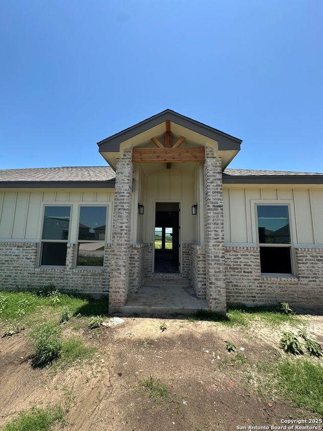 720 N Dickson St, House other with 4 bedrooms, 2 bathrooms and null parking in Poth TX | Image 10